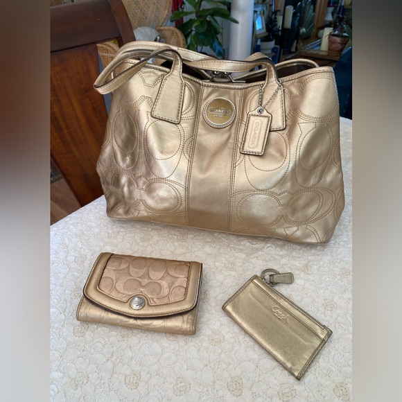 Y2K 3 piece Gold Coach Lot Purse - Wallet- Card Keychain - Picture 1 of 10